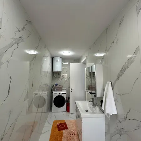 Elezi Centre 地拉那