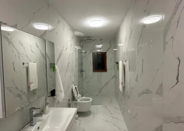 Elezi Centre Apartmán *